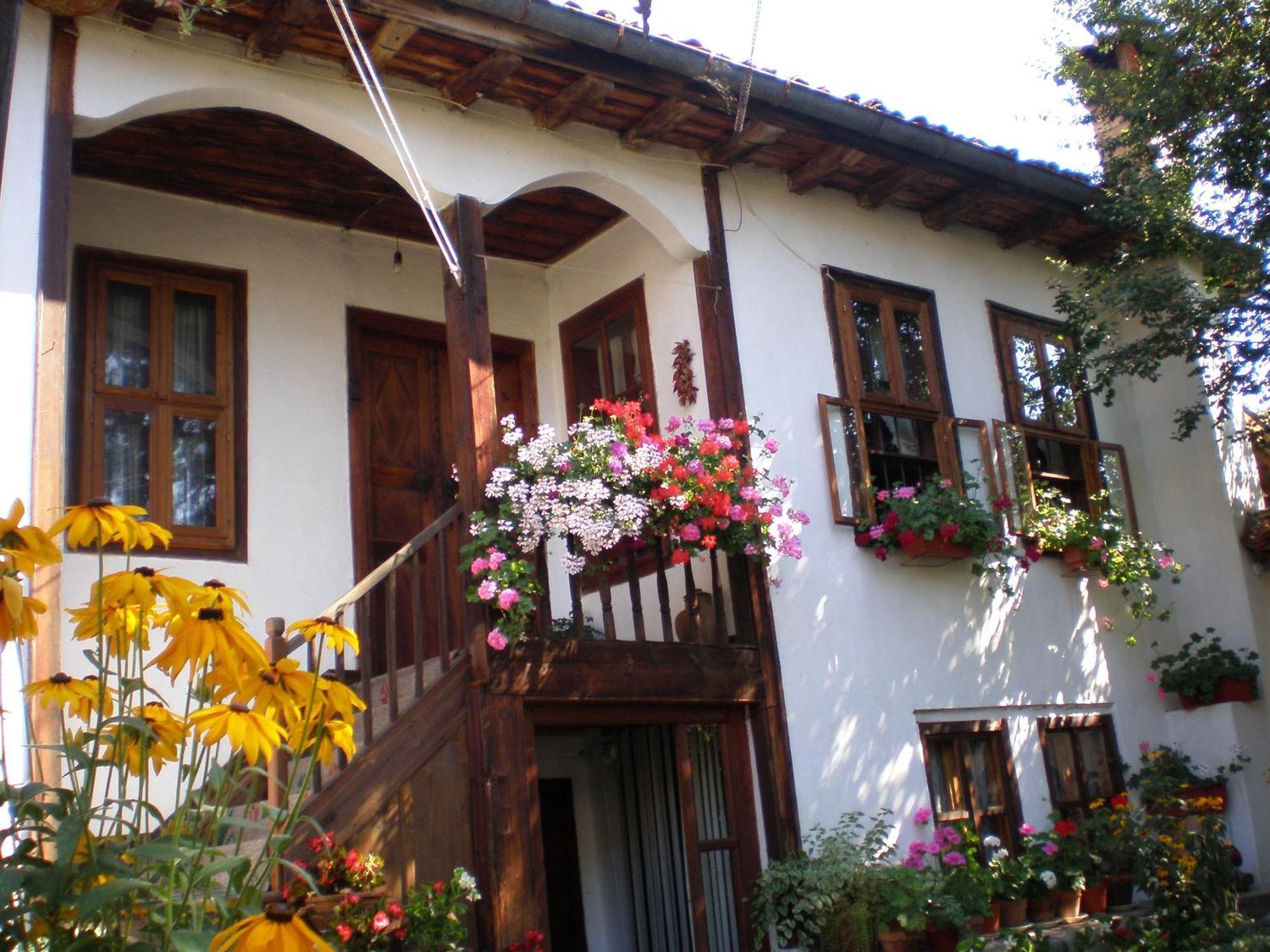 Tsutsovi House Hotel Kalofer Ngoại thất bức ảnh